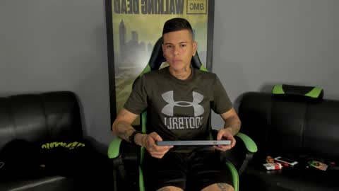 Snapshot of jamesinked_ chatting on December 21, 6:44 pm Jamesinked online show from December 21, 6:44 pm