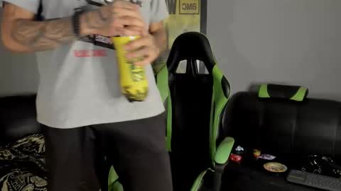 Snapshot of jamesinked_ chatting on January 4, 2:14 am Jamesinked online show from January 4, 2:14 am