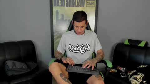Snapshot of jamesinked_ chatting on January 31, 6:36 pm Jamesinked online show from January 31, 6:36 pm
