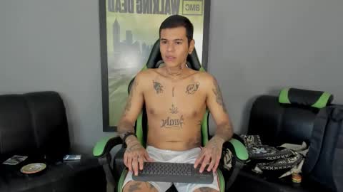 Snapshot of jamesinked_ chatting on February 6, 5:19 pm Jamesinked online show from February 6, 5:19 pm