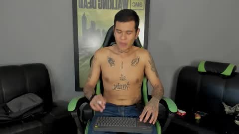 Snapshot of jamesinked_ chatting on February 7, 5:18 pm Jamesinked online show from February 7, 5:18 pm