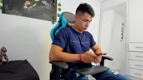 Jamess hott online show from December 6, 1:44 pm