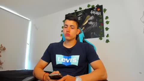 Jamess hott online show from December 17, 12:54 pm