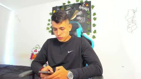 Jamess hott online show from December 24, 2:54 pm