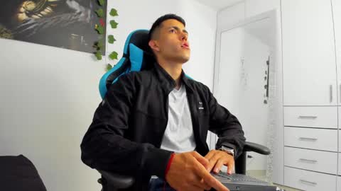 Jamess hott online show from December 26, 12:59 pm