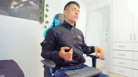 Jamess hott online show from December 27, 2:01 pm