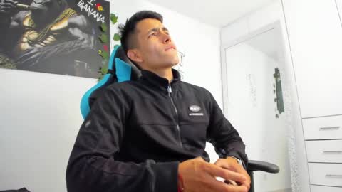 Jamess hott online show from January 9, 1:13 pm