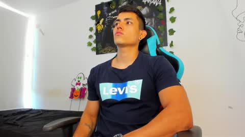 Jamess hott online show from January 16, 1:25 pm