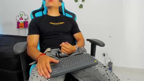 Jamess hott online show from January 24, 3:02 pm