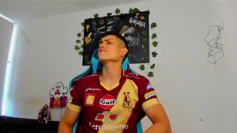 Jamess hott online show from February 7, 1:22 pm