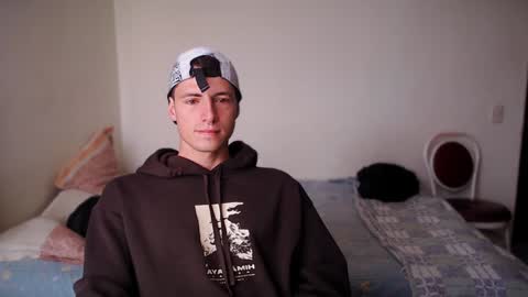 Snapshot of jamesss____ chatting on December 21, 3:31 pm jamesss____ online show from December 21, 3:31 pm