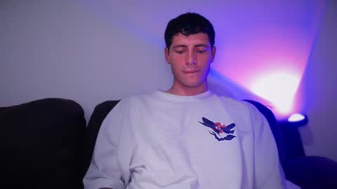 Snapshot of jamesss____ chatting on February 26, 9:48 pm jamesss____ online show from February 26, 9:48 pm