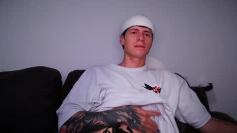 Snapshot of jamesss____ chatting on February 27, 1:48 am jamesss____ online show from February 27, 1:48 am