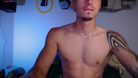 Snapshot of jamesss____ chatting on September 25, 11:08 pm jamesss____ online show from September 25, 11:08 pm