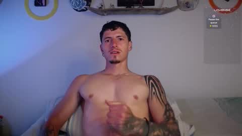 Snapshot of jamesss____ chatting on September 30, 5:23 am jamesss____ online show from September 30, 5:23 am