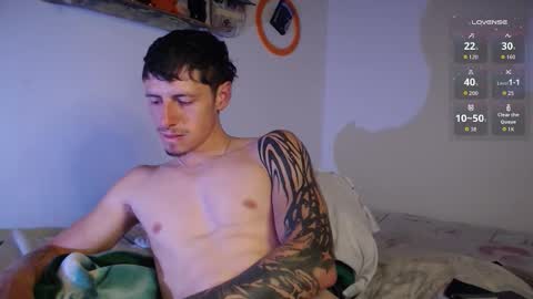 Snapshot of jamesss____ chatting on October 12, 8:35 am jamesss____ online show from October 12, 8:35 am