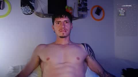 Snapshot of jamesss____ chatting on October 17, 4:48 am jamesss____ online show from October 17, 4:48 am