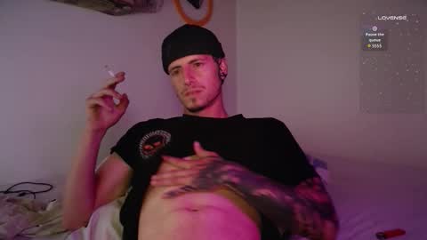 Snapshot of jamesss____ chatting on October 18, 5:21 am jamesss____ online show from October 18, 5:21 am