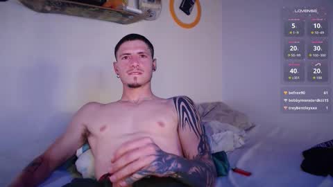 Snapshot of jamesss____ chatting on October 22, 4:40 pm jamesss____ online show from October 22, 4:40 pm