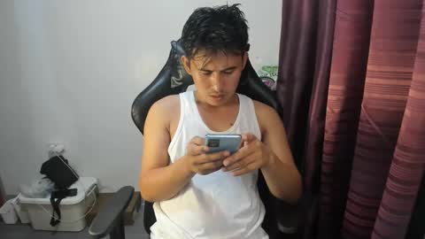 Snapshot of jamesthebigcockxxx chatting on January 3, 12:08 pm jamesthebigcockxxx online show from January 3, 12:08 pm