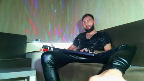 Snapshot of jamienoxus chatting on February 27, 3:04 am Robbie online show from February 27, 3:04 am