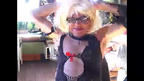 Snapshot of jamiesissydoll chatting on September 27, 2:11 pm Jamie online show from September 27, 2:11 pm