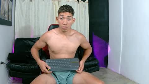 Jamithindependent model online show from April 10, 9:25 am