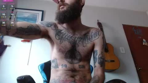 Snapshot of jammes_owen chatting on June 10, 5:45 pm Jammes. online show from June 10, 5:45 pm