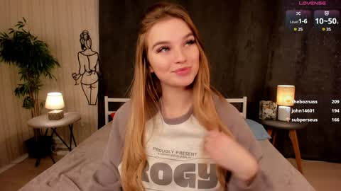 Day Alice Night Stella online show from December 28, 9:09 am