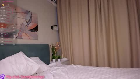 Day Alice Night Stella online show from October 22, 6:24 am