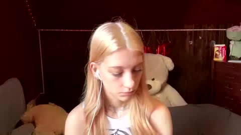 Elsa online show from July 6, 8:11 am