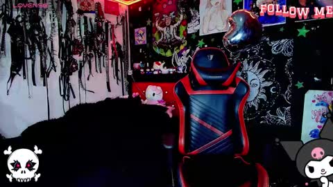 Snapshot of janna_ink chatting on February 5, 1:43 am online show from February 5, 1:43 am