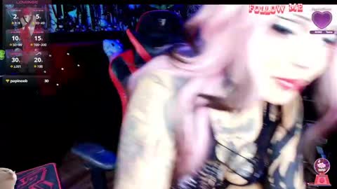 Snapshot of janna_ink chatting on April 1, 10:51 pm online show from April 1, 10:51 pm