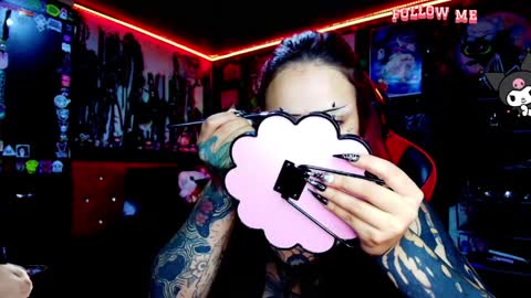 Snapshot of janna_ink chatting on April 11, 12:15 am online show from April 11, 12:15 am