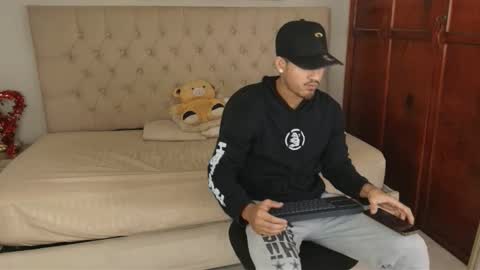 janomar01 online show from March 4, 6:58 pm