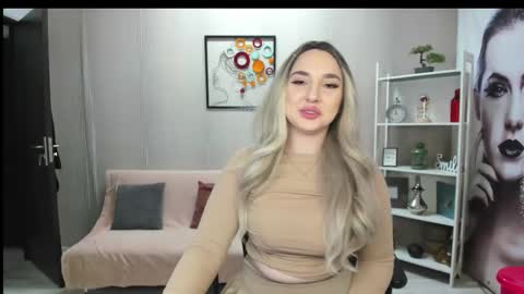 Snapshot of jaquelinlaurent chatting on March 9, 9:41 pm JaquelinLaurent online show from March 9, 9:41 pm