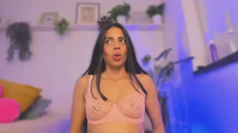 Snapshot of jasmiinn_ chatting on June 25, 5:34 am Jasmin online show from June 25, 5:34 am