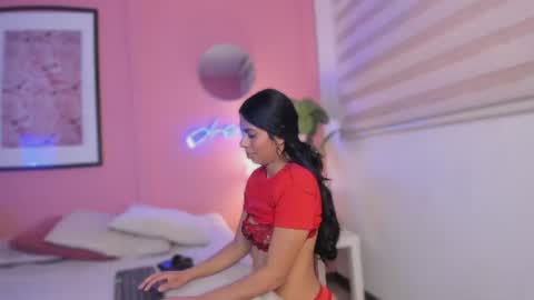 Snapshot of jasmiinn_ chatting on June 25, 9:19 pm Jasmin online show from June 25, 9:19 pm
