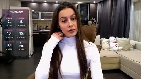 Jasmine online show from June 1, 8:10 pm