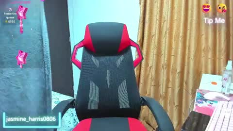 Snapshot of jasmine_harris chatting on April 20, 4:37 am jasmine online show from April 20, 4:37 am