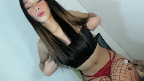 Snapshot of jasmine_on_live chatting on June 17, 5:54 am CUTE JANNA online show from June 17, 5:54 am