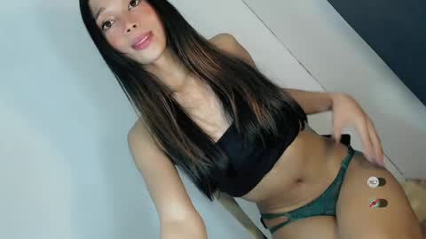 Snapshot of jasmine_on_live chatting on June 18, 9:14 am CUTE JANNA online show from June 18, 9:14 am