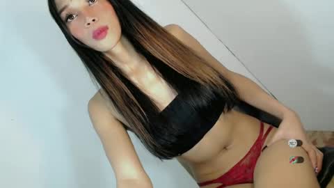 Snapshot of jasmine_on_live chatting on June 27, 2:05 am CUTE JANNA online show from June 27, 2:05 am
