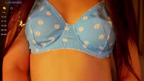 Snapshot of jasmine_wilson_ chatting on October 21, 2:01 am jasmine_wilson_ online show from October 21, 2:01 am