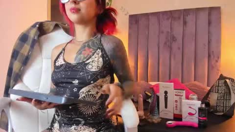 Snapshot of jasmine_wolf chatting on September 17, 3:41 am jasmine_wolf online show from September 17, 3:41 am