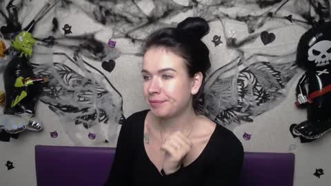 JasmineKouch online show from October 31, 6:31 pm