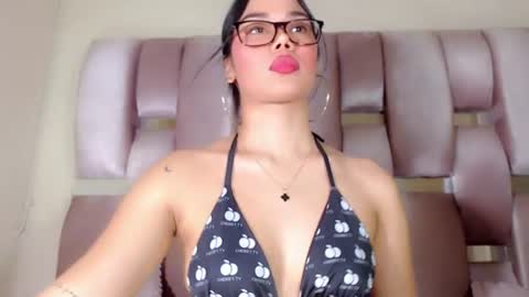 Snapshot of jasminemoore chatting on July 31, 12:10 am Jazmin online show from July 31, 12:10 am