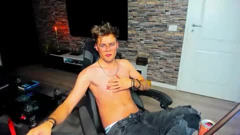 Snapshot of jason_marz chatting on November 11, 10:21 pm JasoN online show from November 11, 10:21 pm