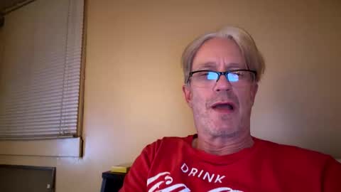 Snapshot of jasonlake1 chatting on February 7, 3:43 am Eric2900 online show from February 7, 3:43 am