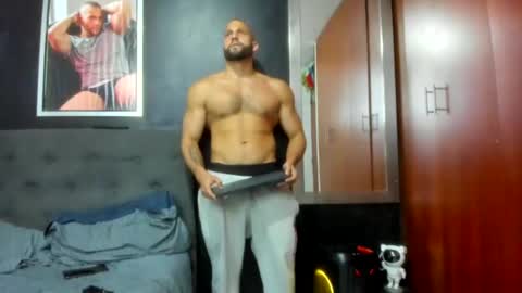 Snapshot of jasonmartiinez chatting on December 7, 8:00 am online show from December 7, 8:00 am